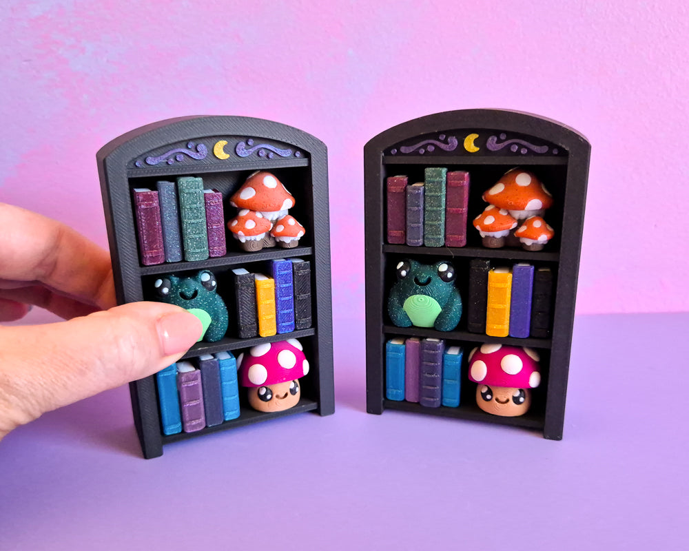 Bookshelf Clicker [Fantasy] – Friend Shaped