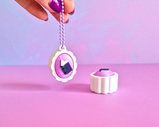 Fantasy Cameo Clicker [Book]