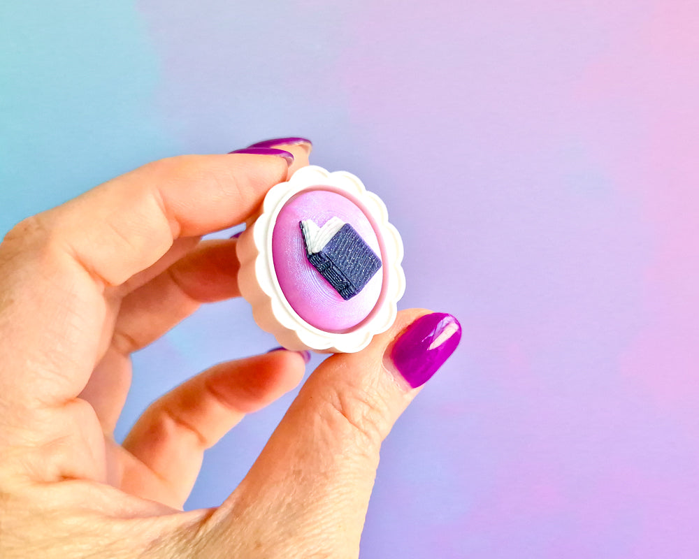 Fantasy Cameo Clicker [Book]