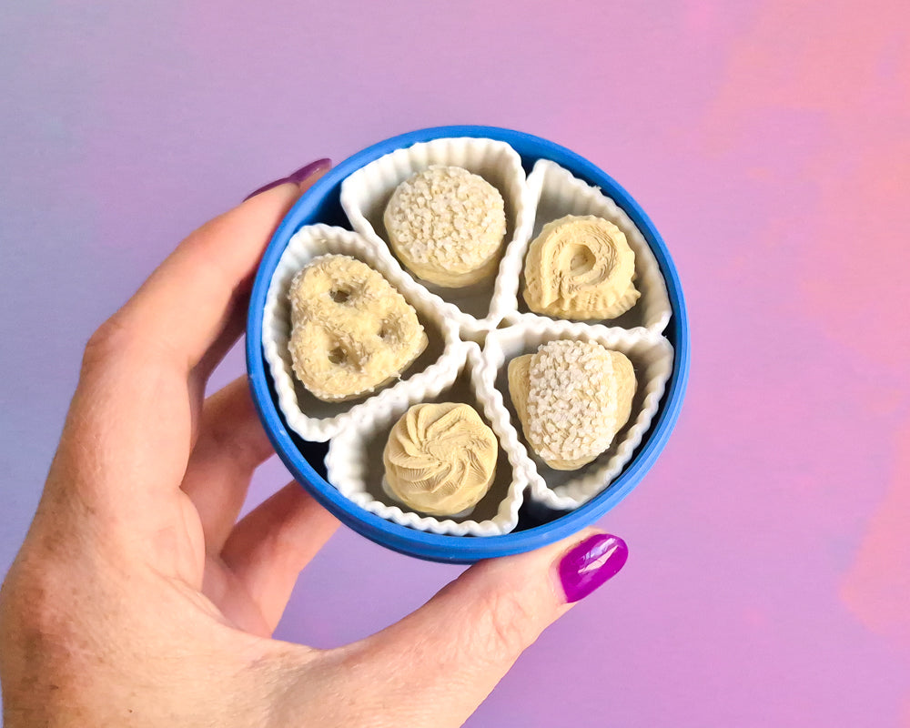 Shortbread Tin Clicker [Classic Blue]