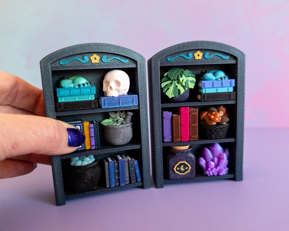 Bookshelf Clicker [Cottage Dark]