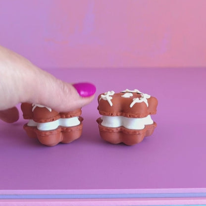Gingerbread Macaron Clicker